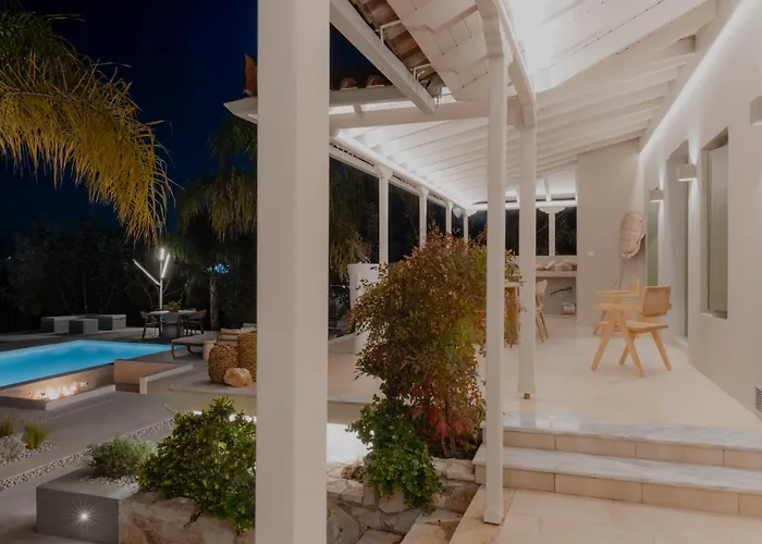 Blue Topaz Villa With Private Pool *