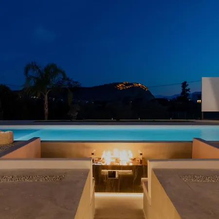 Blue Topaz Poolside Villa