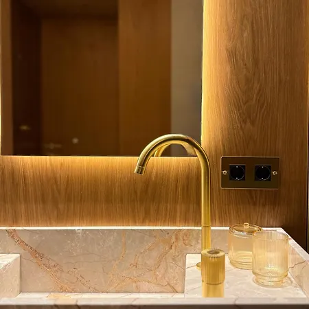 Villa Blue Topaz Poolside