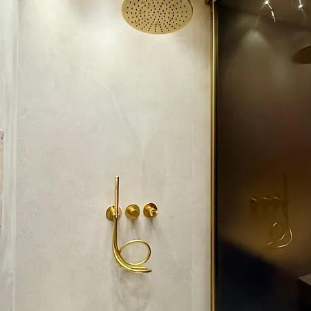 Blue Topaz Poolside Villa *