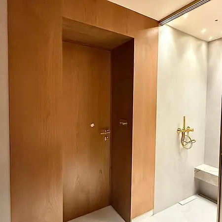 Villa Blue Topaz Poolside