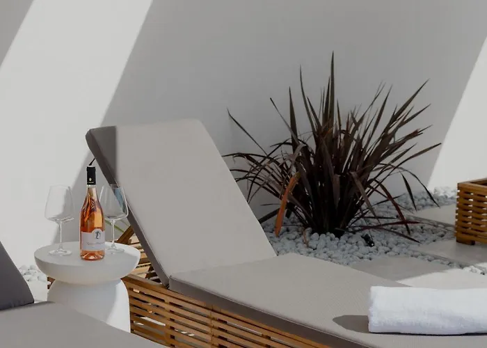 Вилла Blue Topaz Poolside *