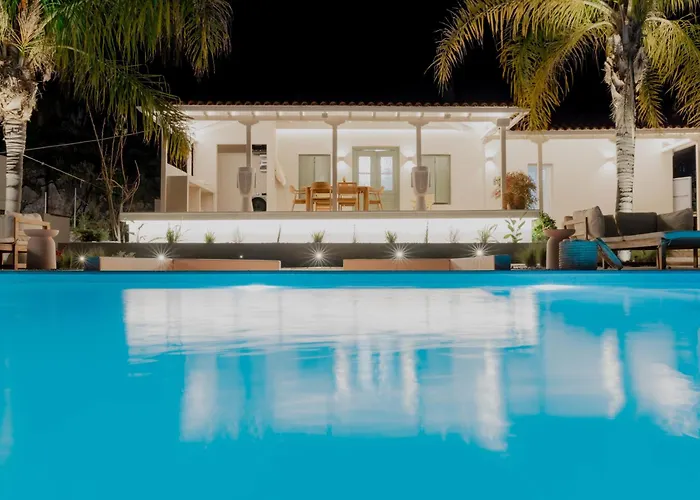 Blue Topaz With Private Pool Náuplia