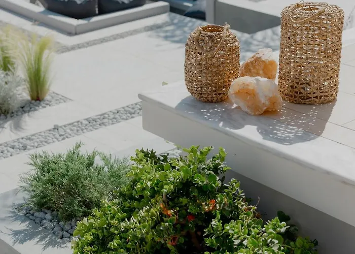 Blue Topaz Poolside Вилла