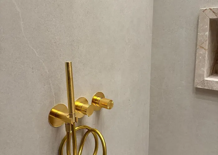 Blue Topaz Poolside Вилла